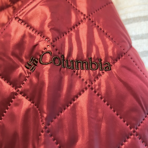 Columbia Quilted Bomber Jacket, Size L, Merlot color. NWT Omni-heat lining. - Picture 6 of 7